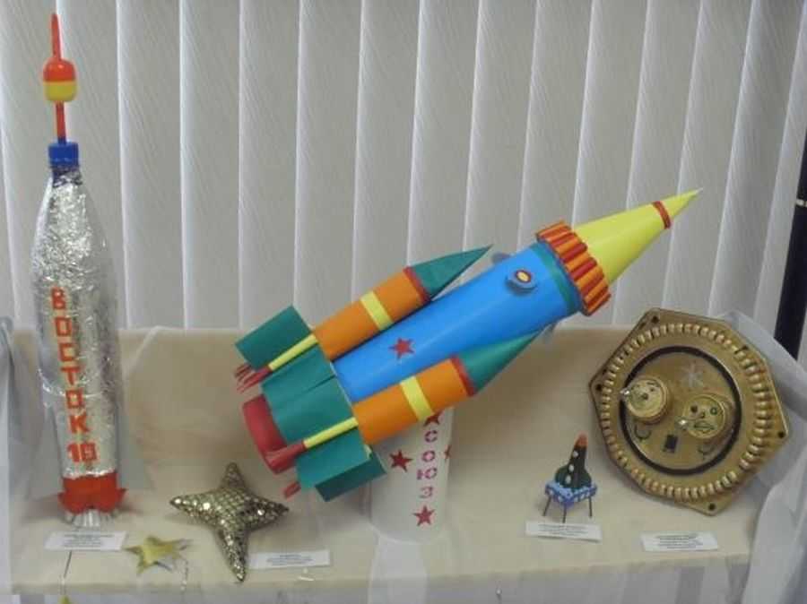 Детские ракеты большие. Космическая ракета поделка. Космический корабль поделка. Космический корабль поделка в садик. Макет ракеты для поделки.