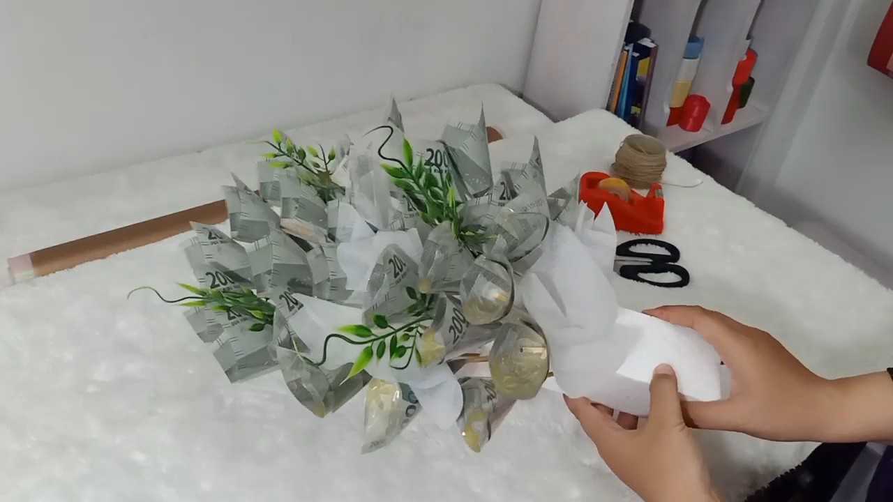 Денежный букет своими руками, пошаговое руководство. как своими руками сделать букет из денег пошагово. в статье найдете мастер-классы и идеи по оформлению букета из денежных купюр.
