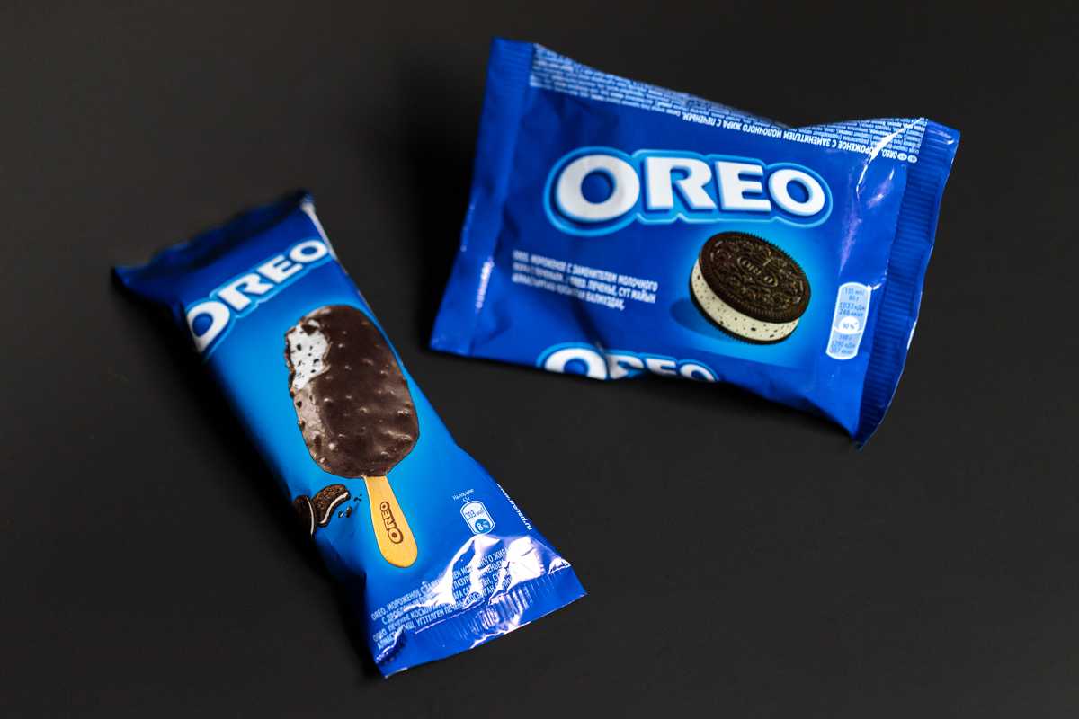 Орео эскимо. Мороженое Орео сэндвич. Oreo эскимо. Мороженое Орио. Мороженое с печеньем Орео.