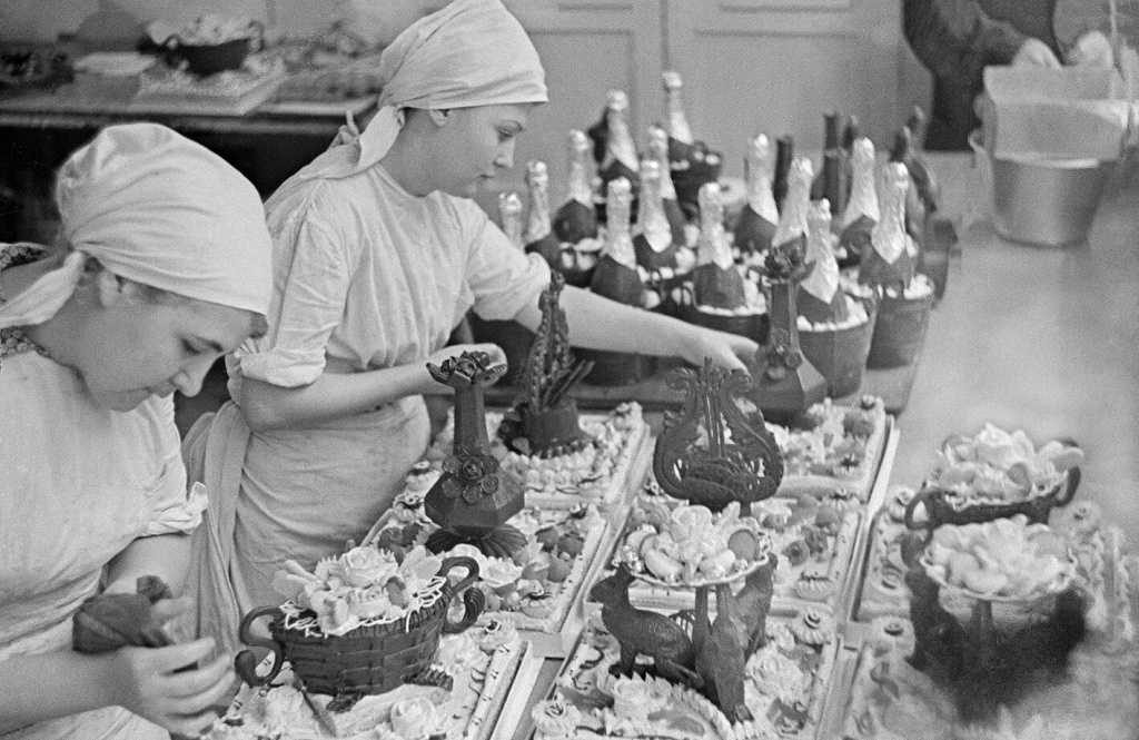70 фото онлайн - Ассортимент тортов рошен Тема: Торты Киевский торт от Палыча Киевский торт Рошен Пражский торт Рошен упаковка Рошеновские торты ассортимент Торты Рошен ассортимент Торт Рошен Торты от Рошен каталог Грильяжный торт Рошен Киевский торт Ros