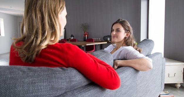 Тревожные сигналы: как заметить наркотическую зависимость у ребенка и спасти его