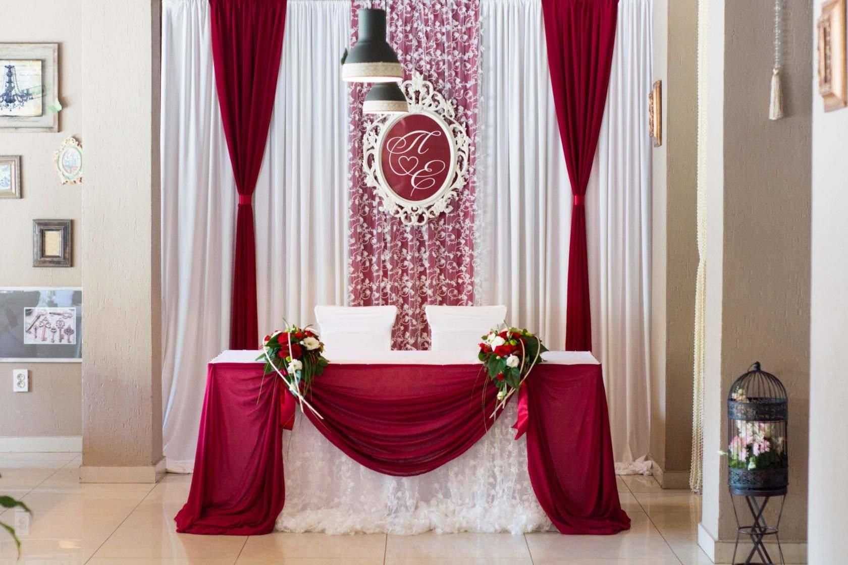 Свадебный декор в бордовом цвете