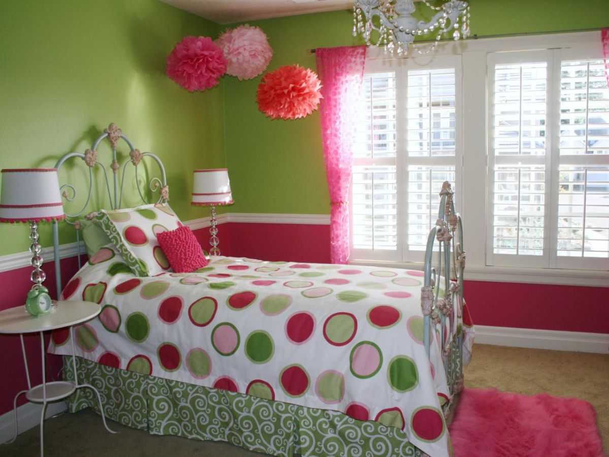 Розово зеленый мальчик. Комната в розово зеленых тонах. Спальня в зелено розовых тонах. Салатовая комната для девочки. Розовый и зеленый в интерьере.