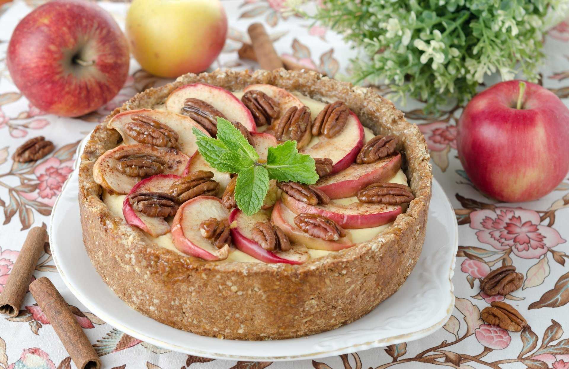 Пышная шарлотка с яблоками в духовке — 16 простых классических рецептов