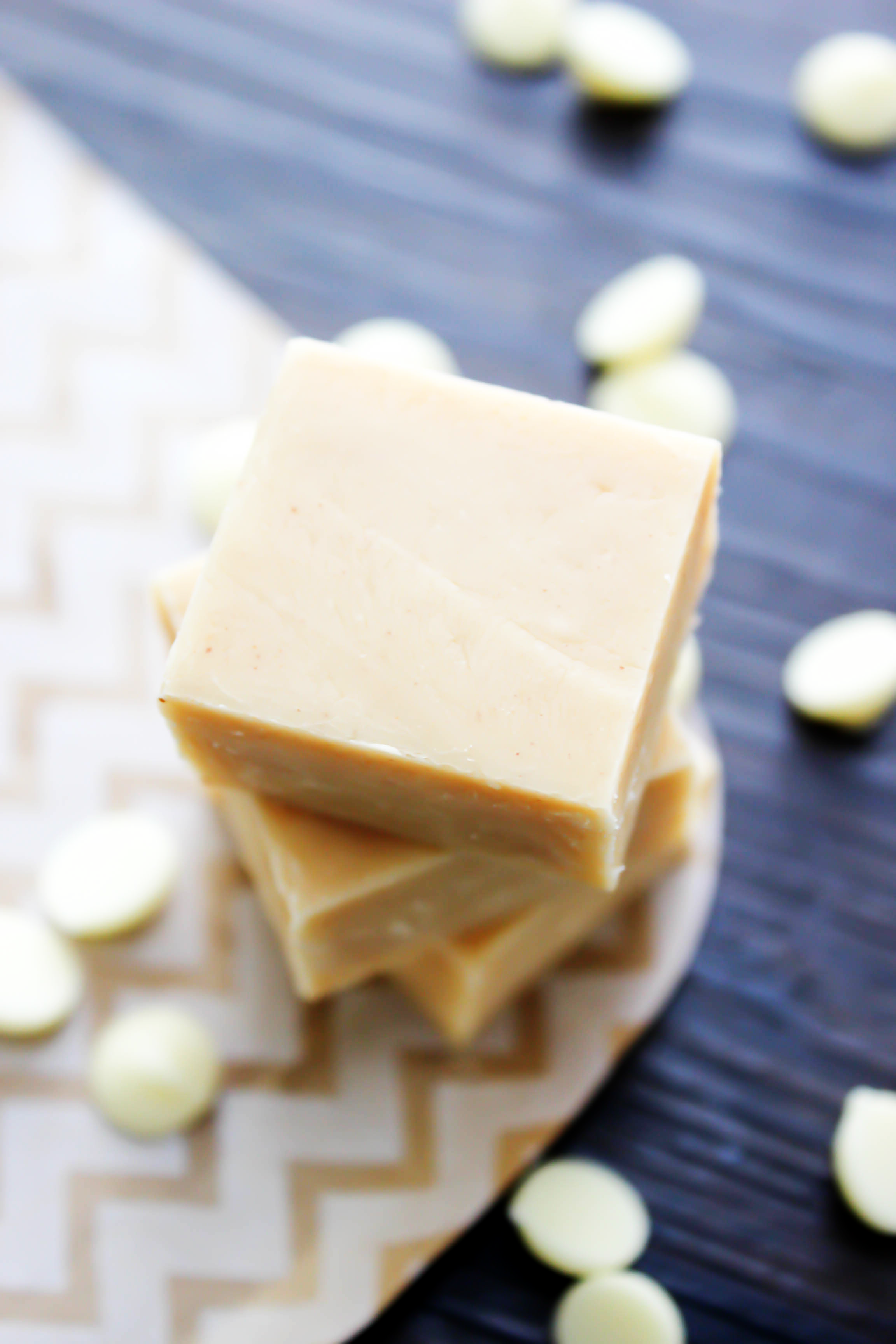 White chocolate. Баттер Letique белый шоколад. Белый шоколад Эстетика. Красивый белый шоколад. Самый вкусный белый шоколад.