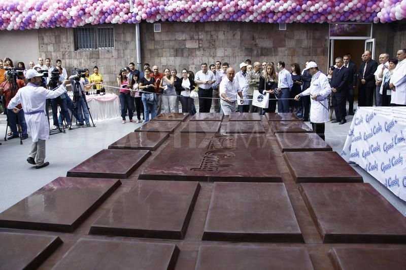 Самая большая шоколадка в мире 🍫 огромные плитки