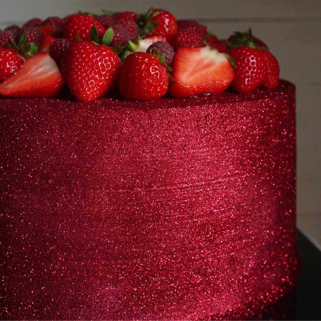 73 фото онлайн - Торт с блёстками Тема: Вкусняшки Декор торта велюром Декор торта велюром Торт с блестками Торт с блестками Торт красный велюр Торт красивый с блестками Торт с блестками Торт с блестками Блестящий торт Торт с блестками Чёрный торт на день