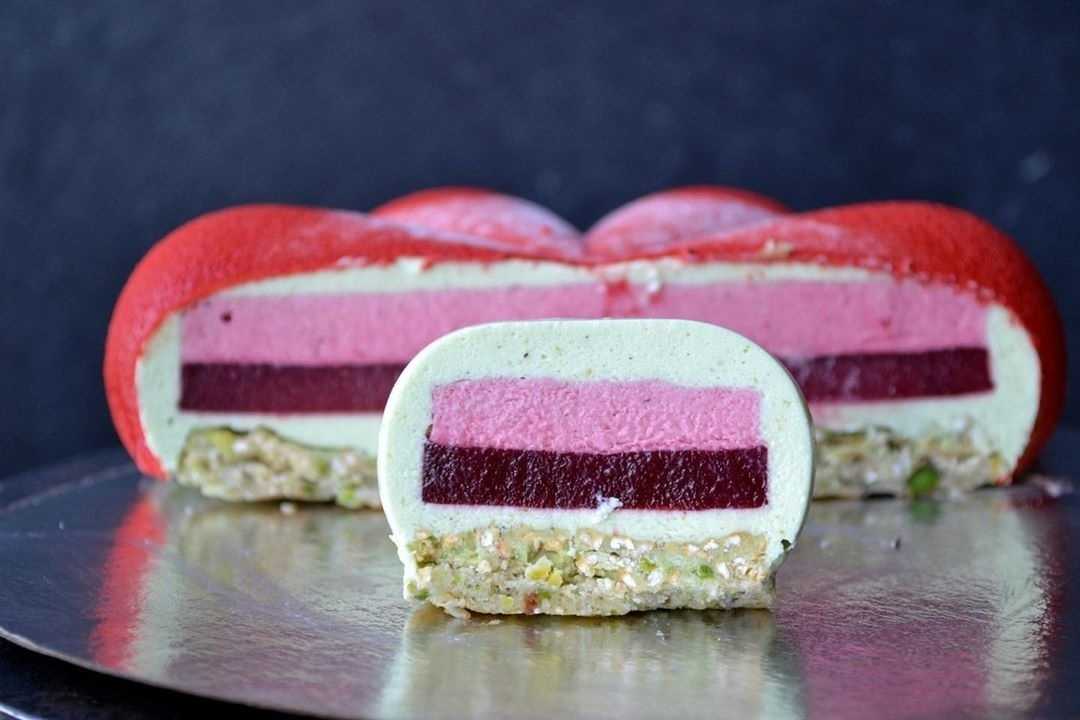 Новогодний торт "шампанское с клубникой": муссовый рецепт • жизнь - вкусная! кулинарный сайт галины артеменко
