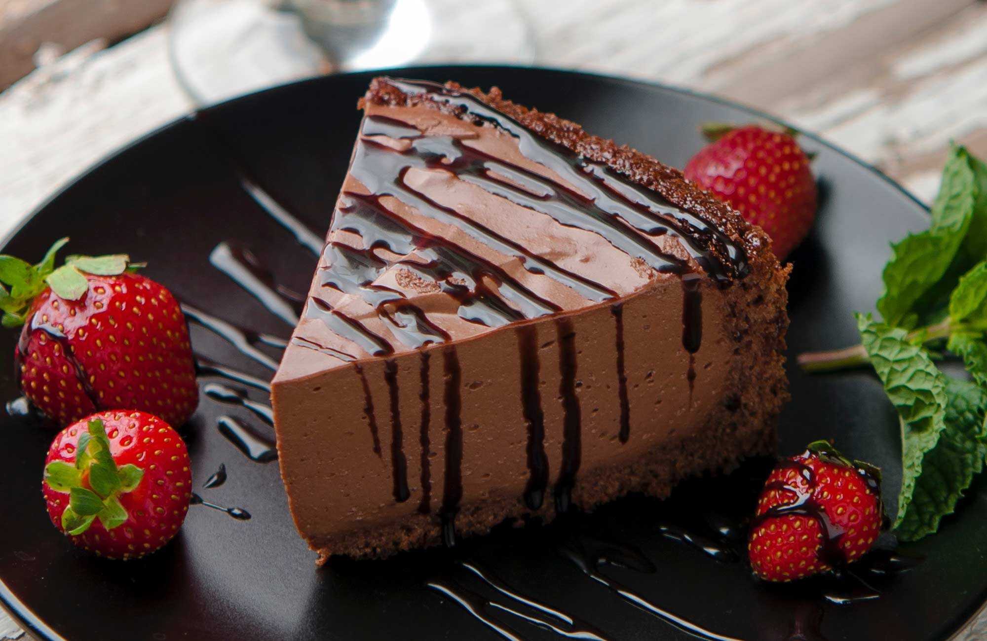 Chocolate cheesecake. Чизкейк Нью-Йорк шоколадный. Чизкейк шоколадный Чизберри. Чизкейк «шоколадный» 100 гр. Низкокалорийный шоколадный чизкейк.