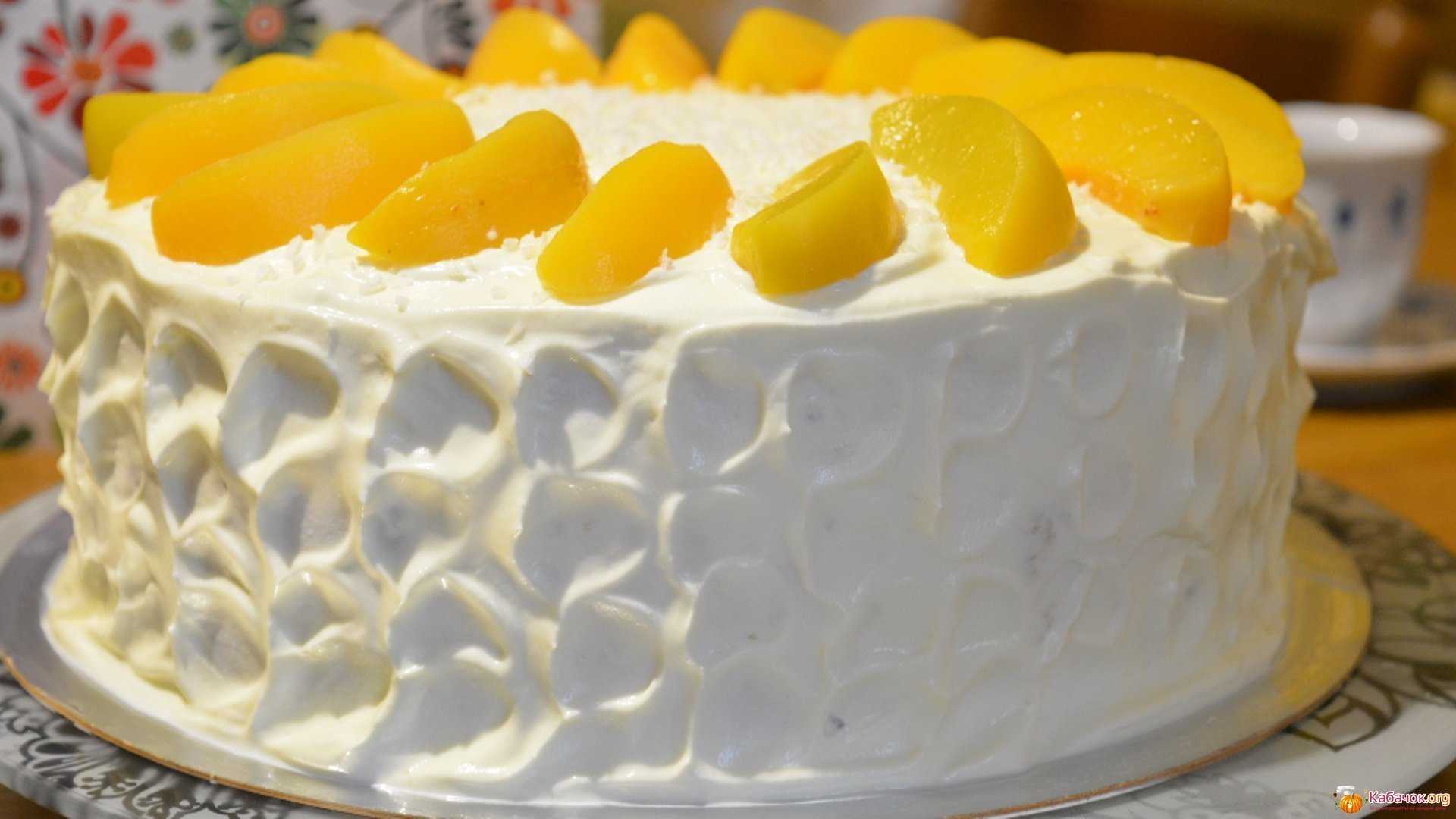 Торт украшенный персиками - pirozhka.ru