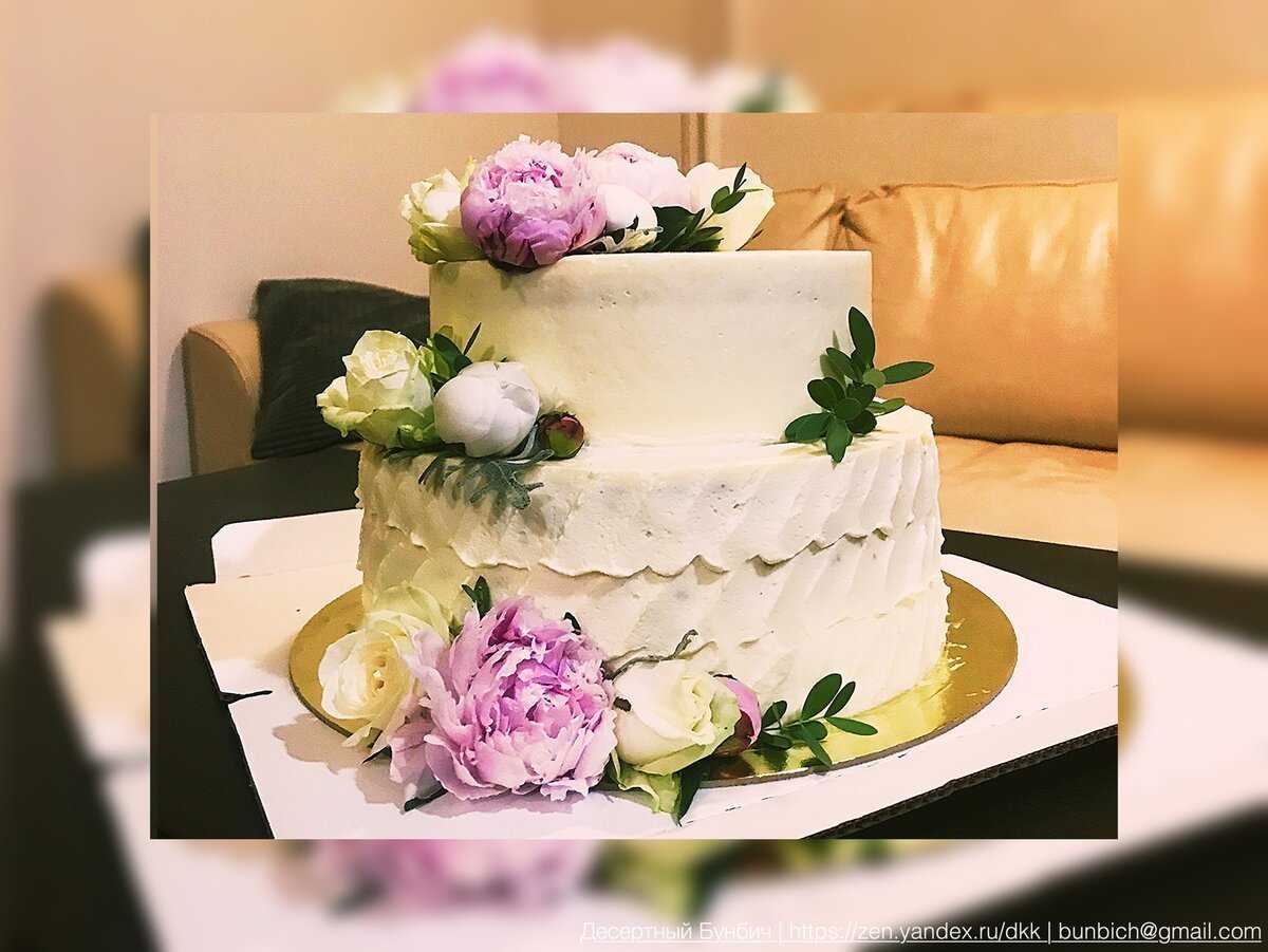 Украшение торта живыми цветами фото