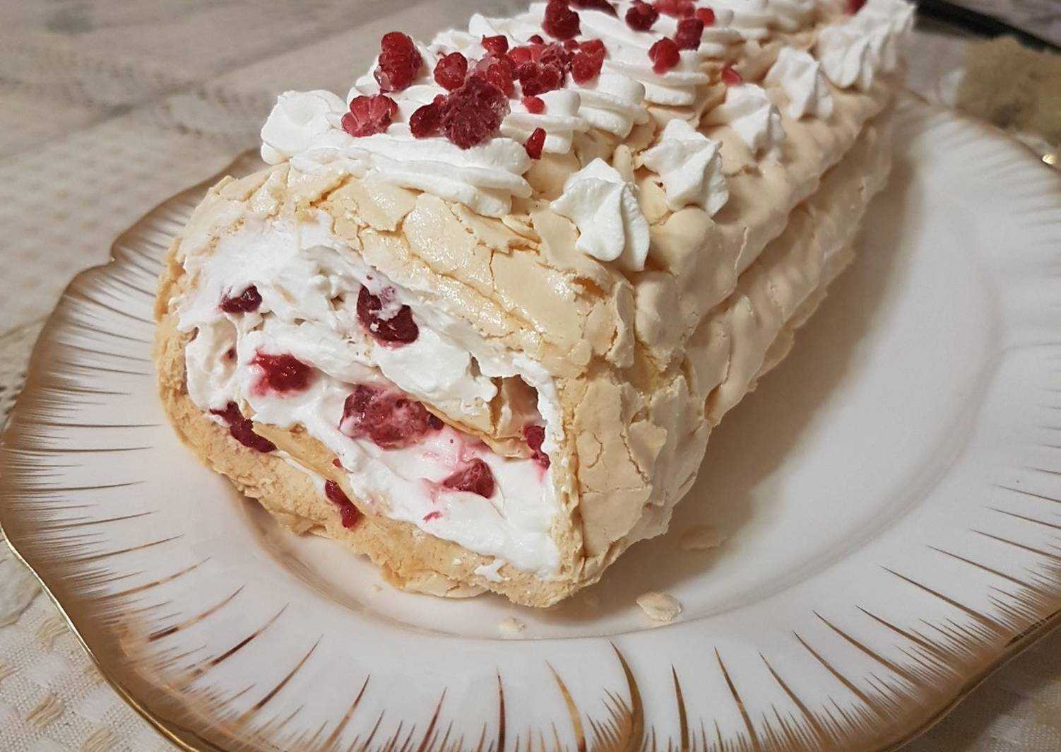 Торт с клубникой и кремом чиз: пошаговый рецепт с фото