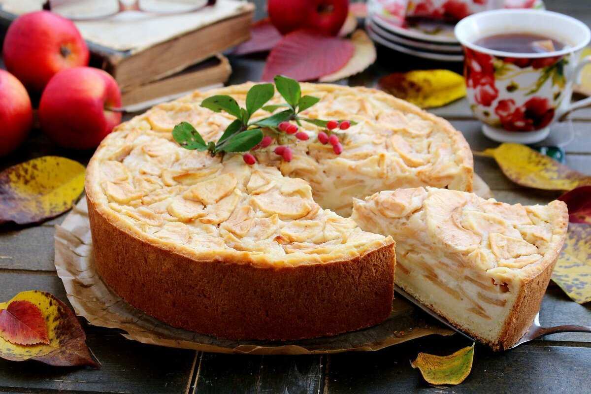 Яблочный торт: 8 свежих рецептов