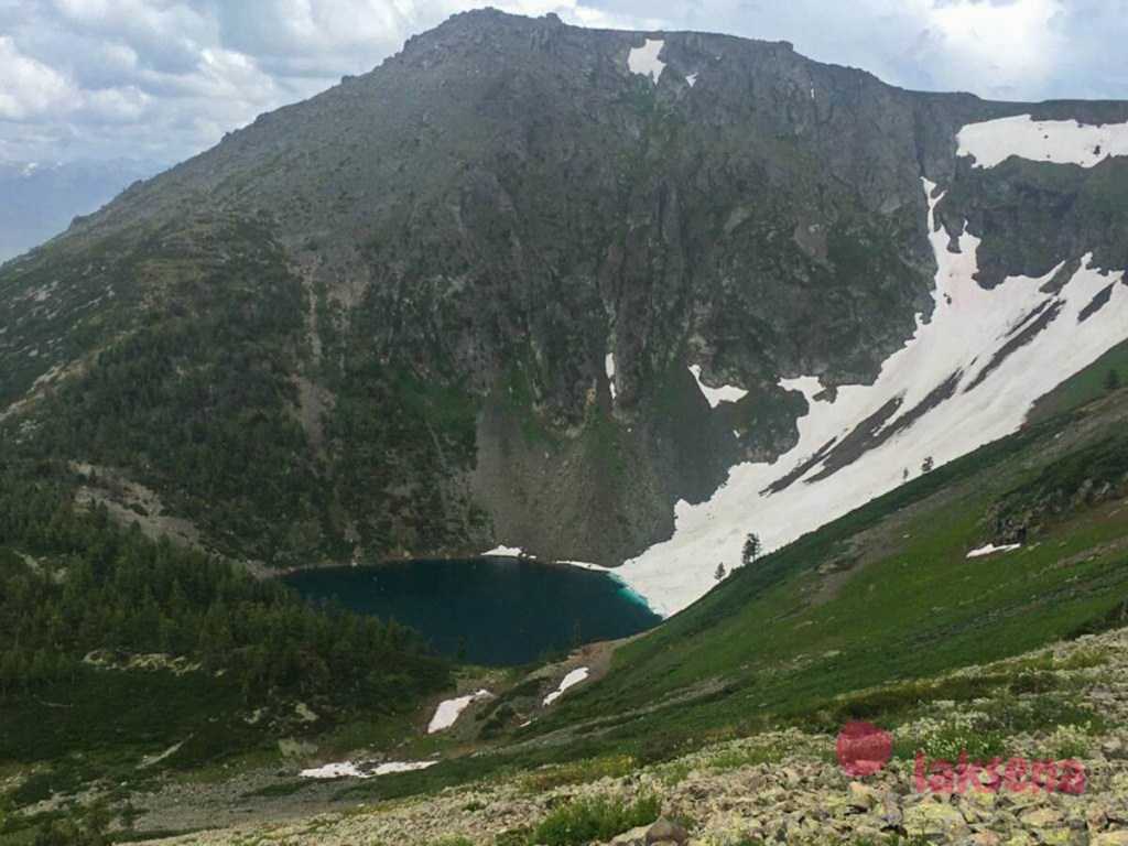 Горы усть коксы. Красная гора Усть кокса. Озера красной горы Усть кокса.