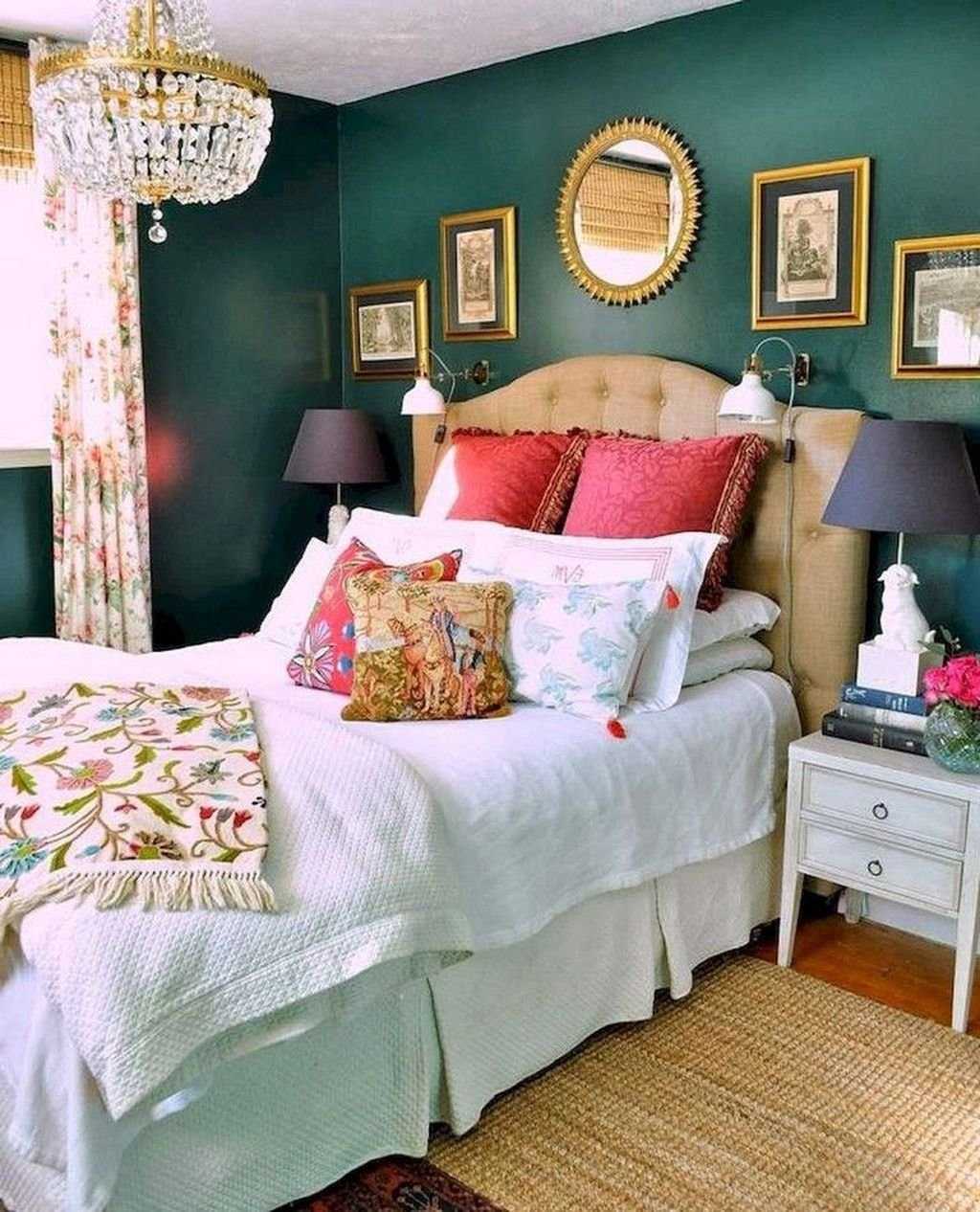 Спальня в зелено розовых тонах