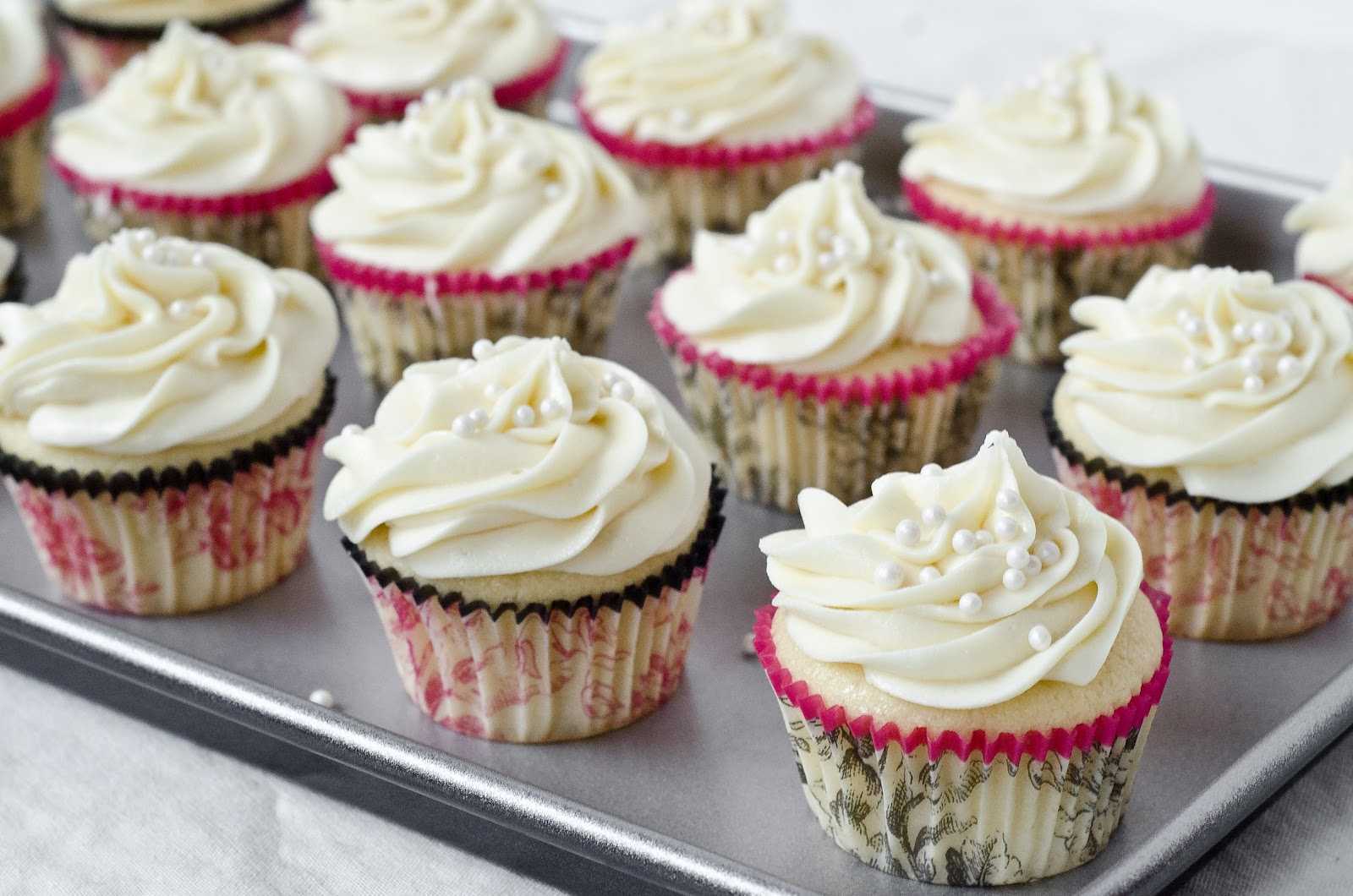 74 фото онлайн - Капкейки синие Тема: Вкусняшки Голубые пирожные Голубые пирожные Синие пирожные Пирожные для мужчин Синие пирожные Синие пирожные Капкейки с малиной и голубикой Капкейки голубые Капкейки в фиолетовом цвете Синие сладости Синее пирожное С